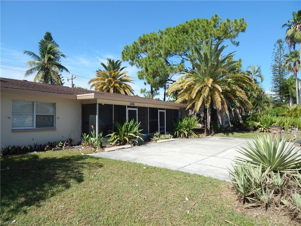 202 Cape Coral PKWY W CAPE CORAL, FL 33914