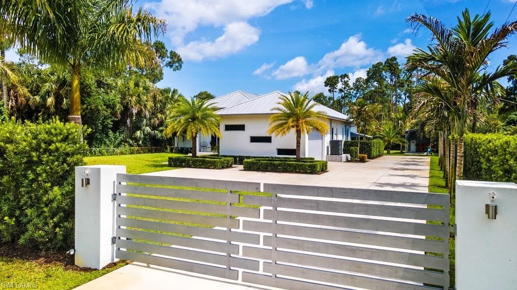 6083 Polly AVE NAPLES, FL 34112