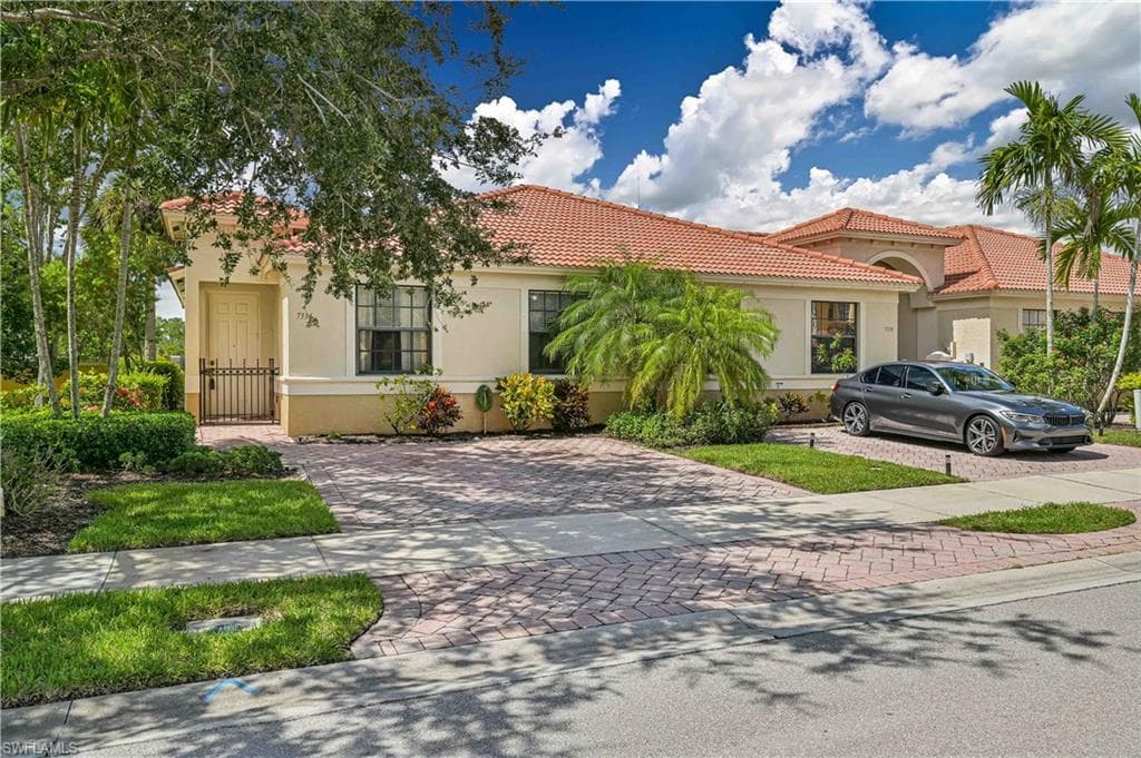 7334 Bristol CIR NAPLES, FL 34120