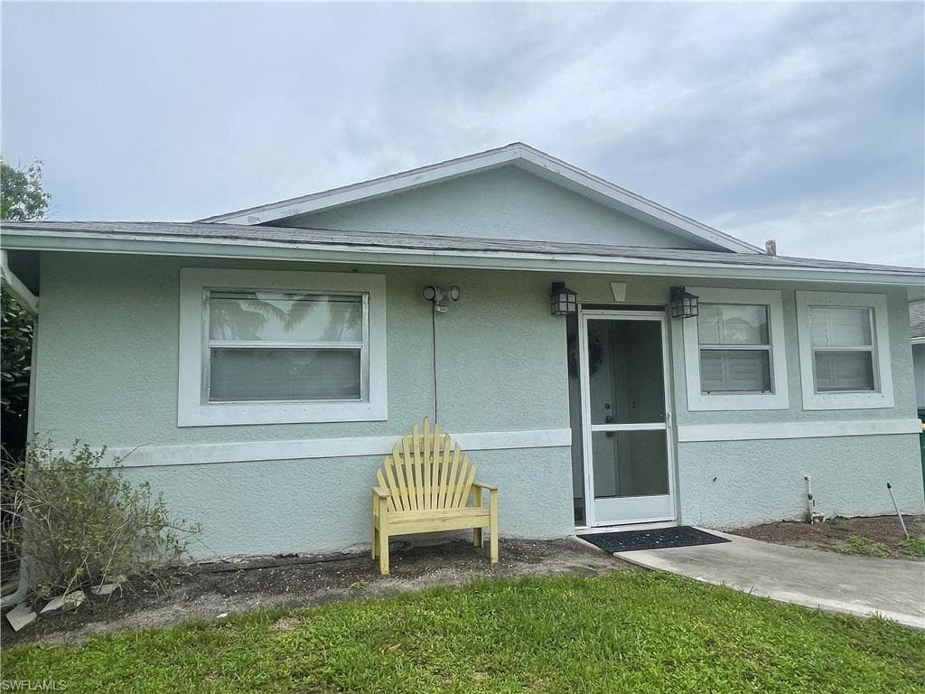 140 6th ST NAPLES, FL 34113