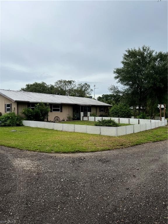 64 Kirby Thompson RD LABELLE, FL 33935