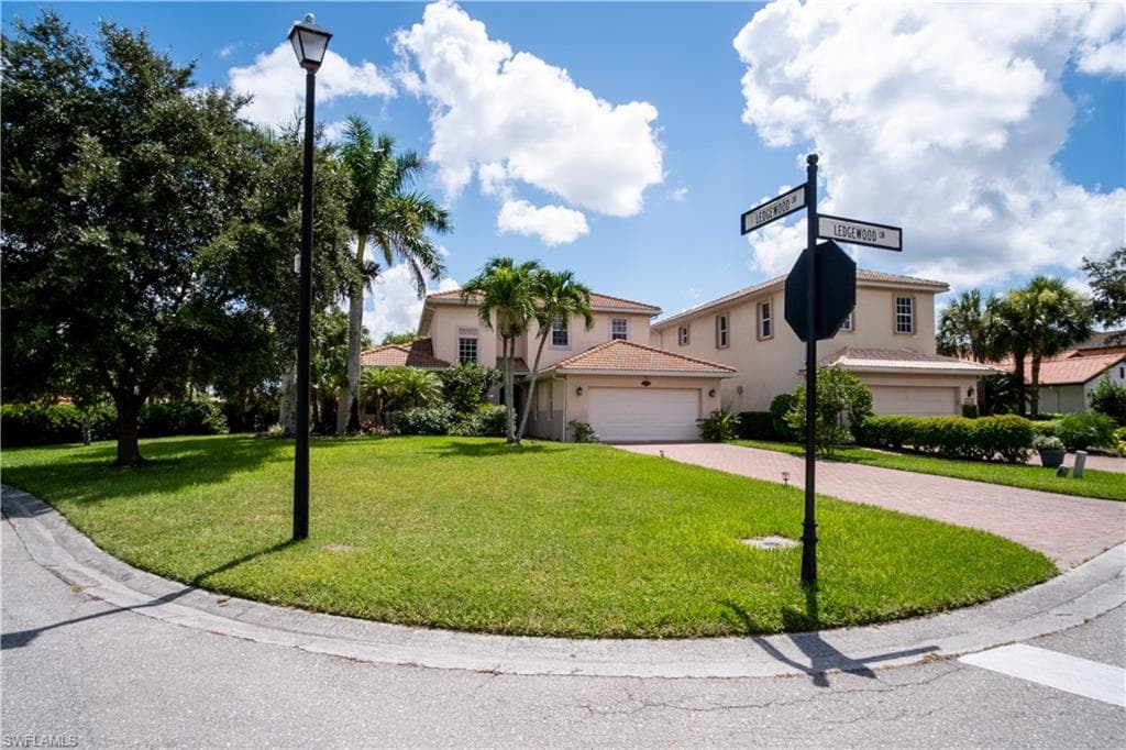 12162 Ledgewood CIR