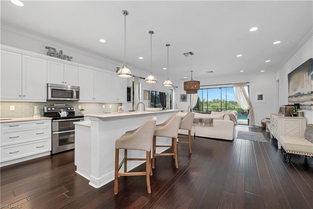 1574 Serrano CIR NAPLES, FL 34105