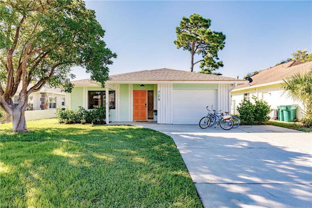 724 92nd AVE N NAPLES, FL 34108