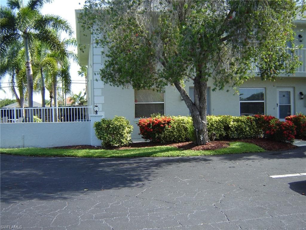 839 SW 48th TER 105 CAPE CORAL, FL 33914