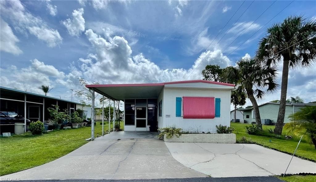 705 Leisure LN NORTH FORT MYERS, FL 33917