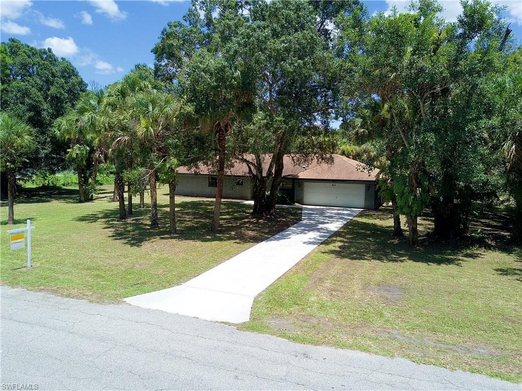 612 Edison AVE LEHIGH ACRES, FL 33972