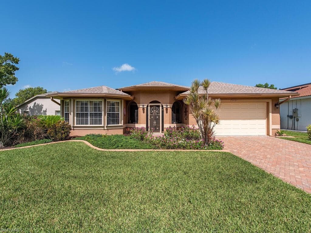 2039 Piccadilly Circus NAPLES, FL 34112