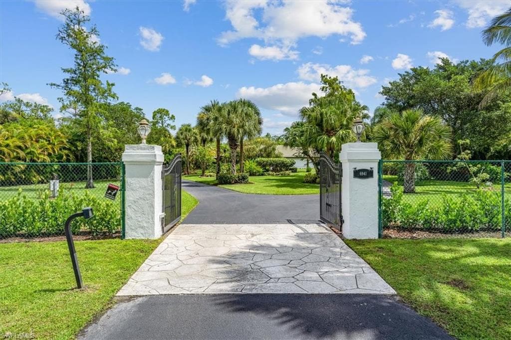 6941 Sable Ridge LN NAPLES, FL 34109