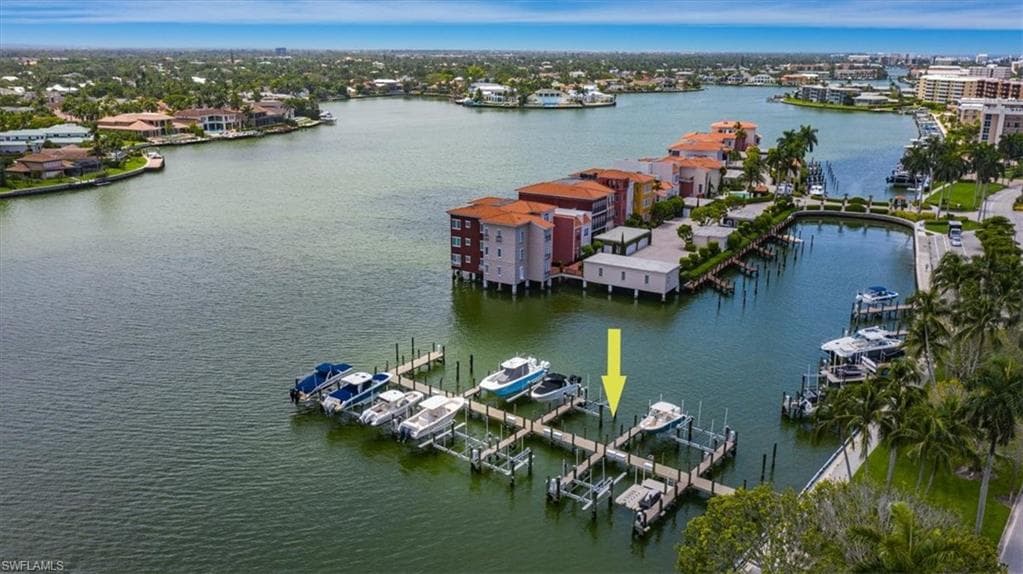 4090 Gulf Shore BLVD N NAPLES, FL 34103