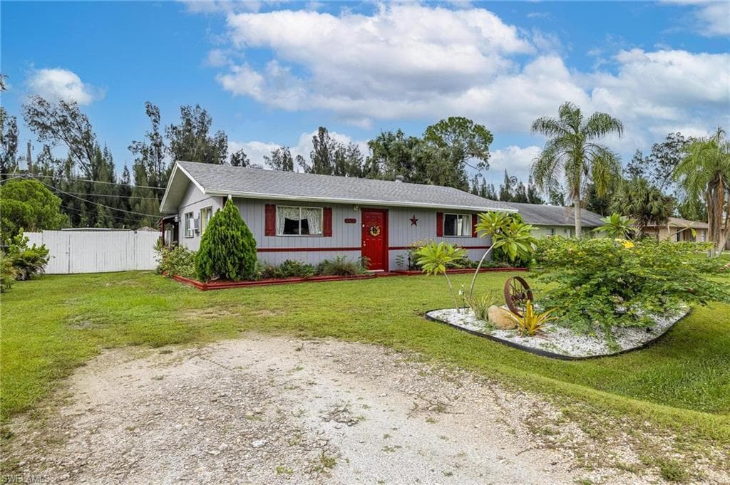 4989 Howard ST FORT MYERS, FL 33905
