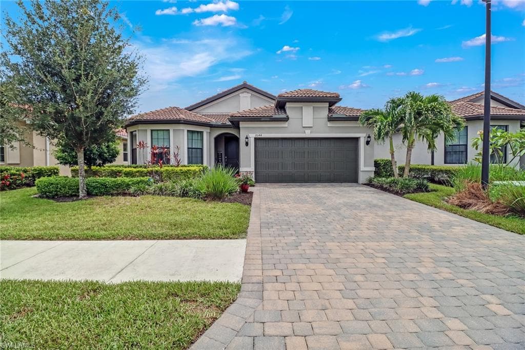 2044 Hamlin ST NAPLES, FL 34120