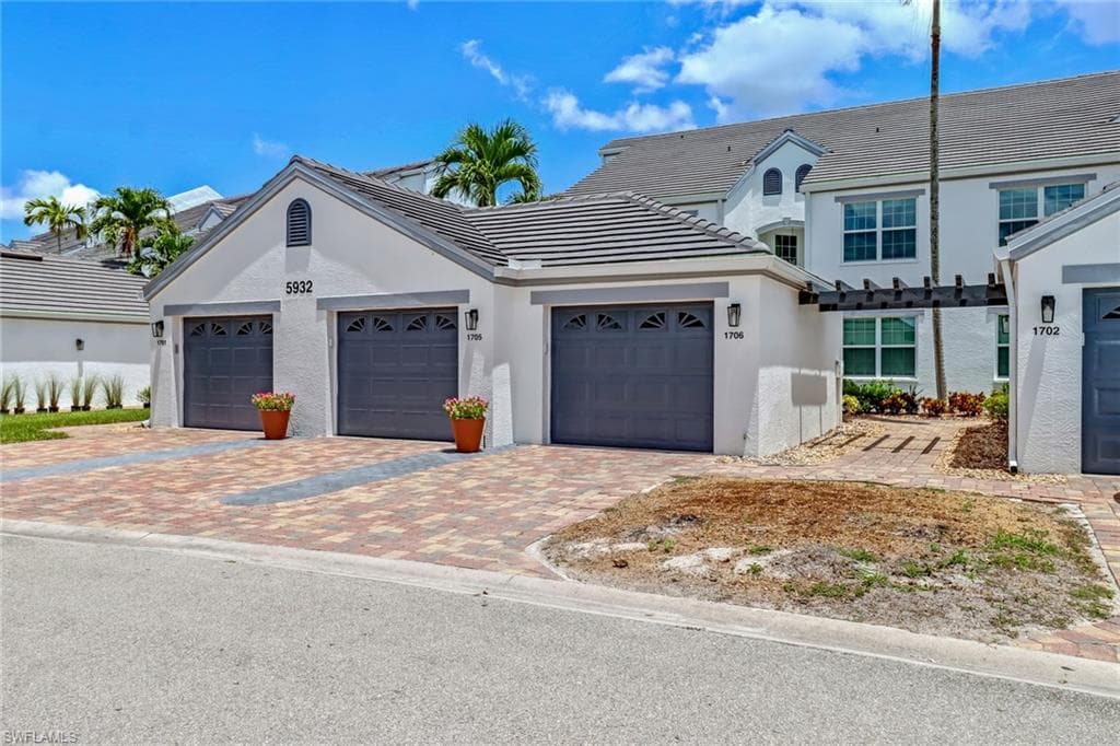 5932 Sand Wedge LN 1706 NAPLES, FL 34110