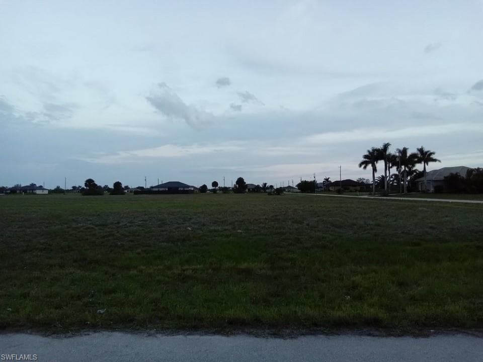 4212 39th ST CAPE CORAL, FL 33993