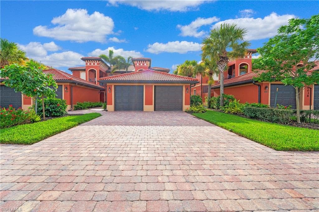10040 Heather LN 1402 NAPLES, FL 34119