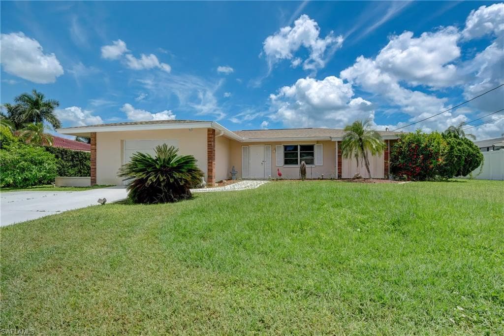 3919 SE 9th CT CAPE CORAL, FL 33904