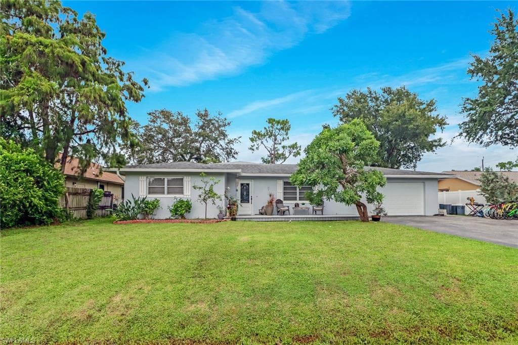 209 Mentor DR NAPLES, FL 34110