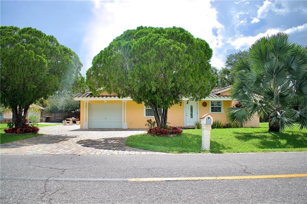 119 Delaware RD LEHIGH ACRES, FL 33936