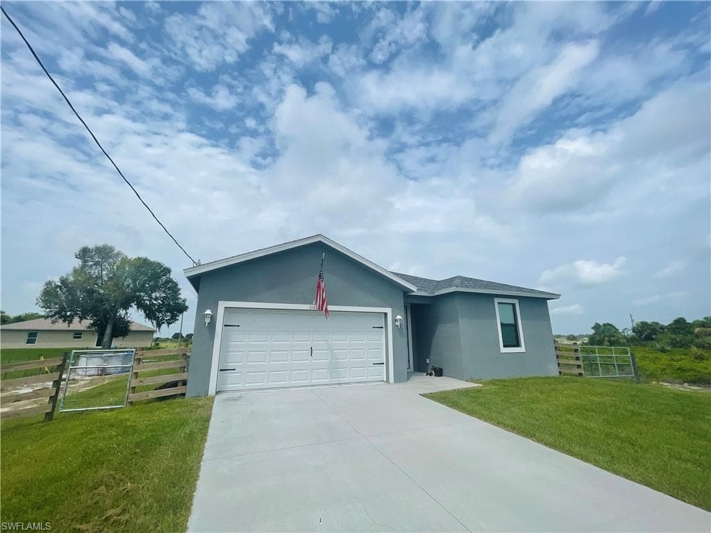 3121 Kapok CIR LABELLE, FL 33935