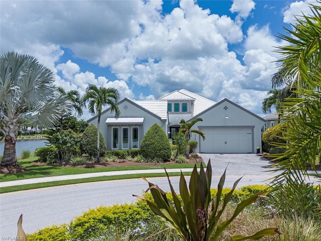 5046 MARTINIQUE DR NAPLES, FL 34113
