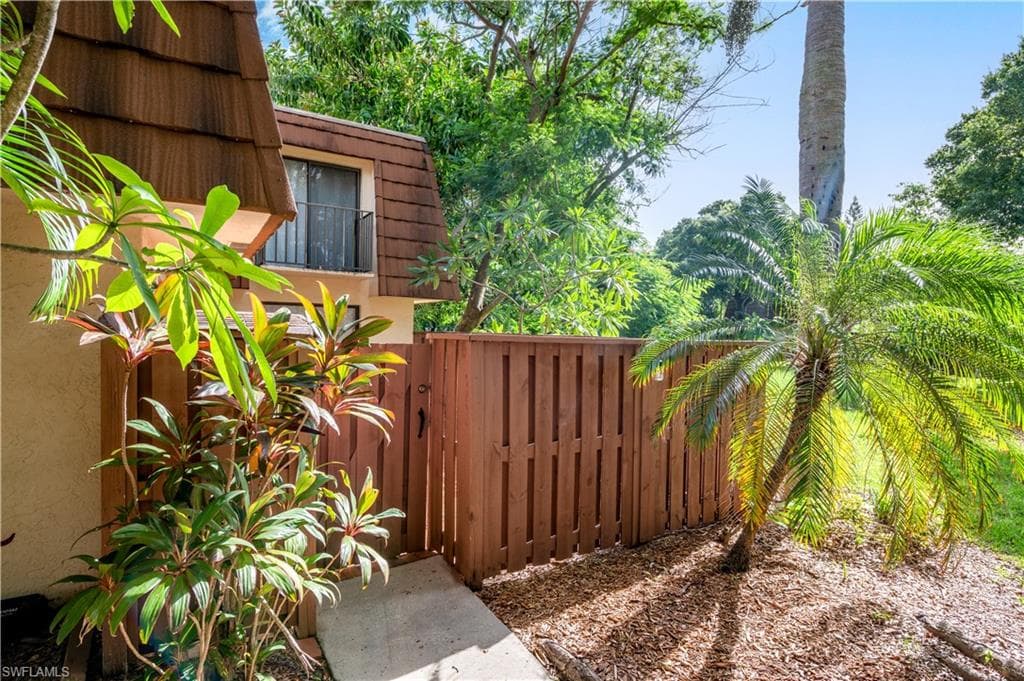 5211 Cedarbend DR 3 FORT MYERS, FL 33919