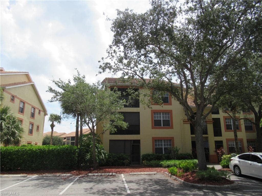 7925 Preserve CIR 327 NAPLES, FL 34119