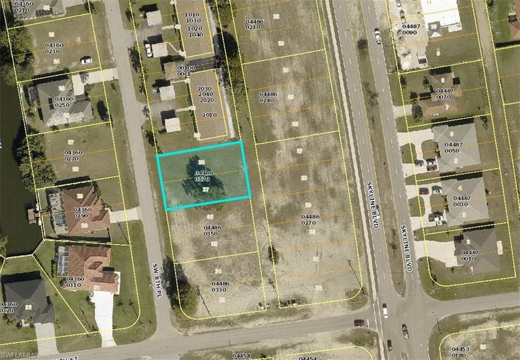 933 SW 8th PL CAPE CORAL, FL 33991