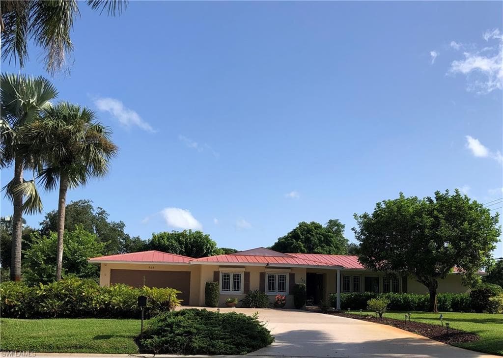 803 Banyan BLVD NAPLES, FL 34102