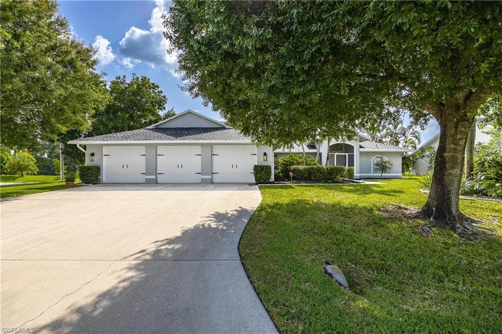 410 SE 10th CT CAPE CORAL, FL 33990