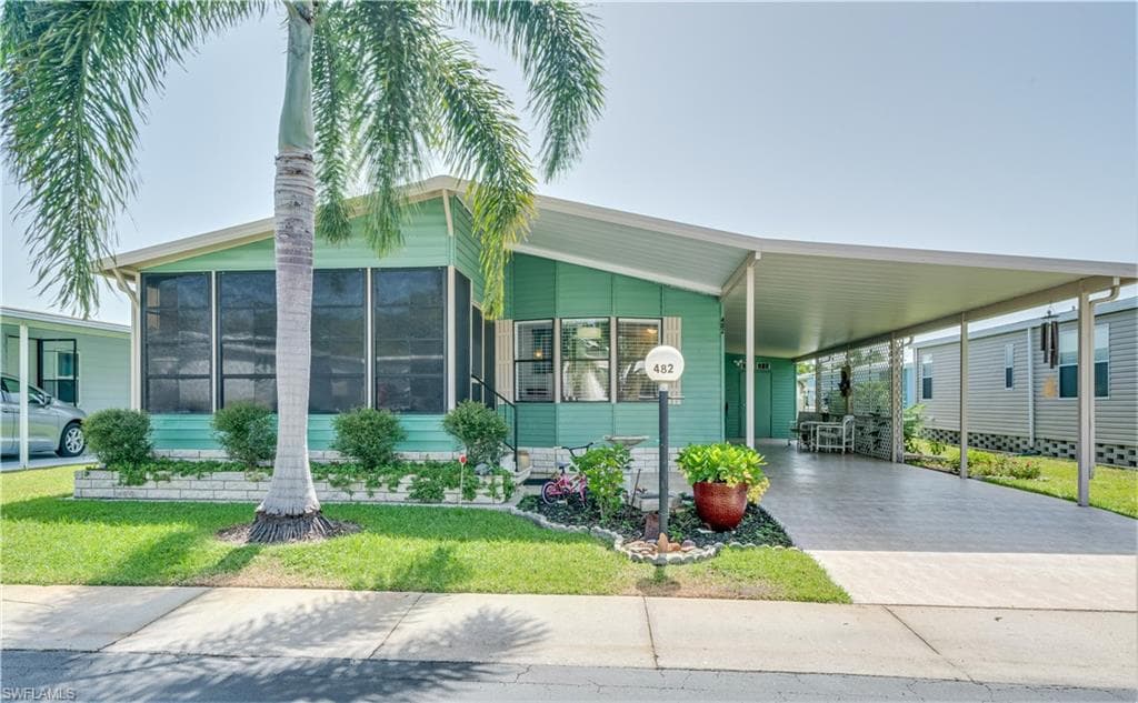 482 Horizon DR NORTH FORT MYERS, FL 33903