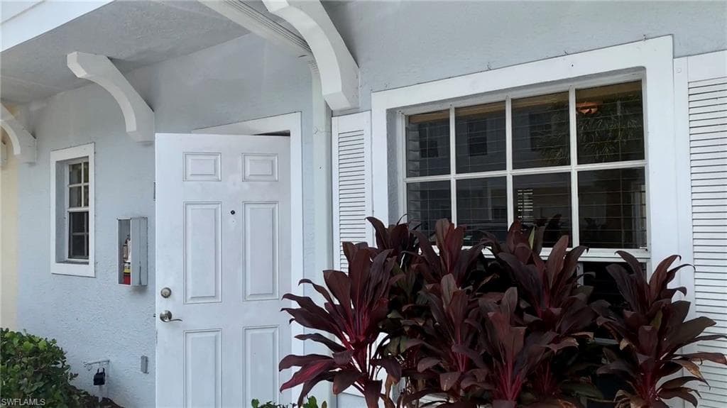 3304 Lisa LN 102 NAPLES, FL 34109