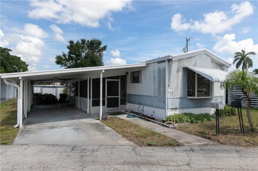 115 Lantern PL NORTH FORT MYERS, FL 33917