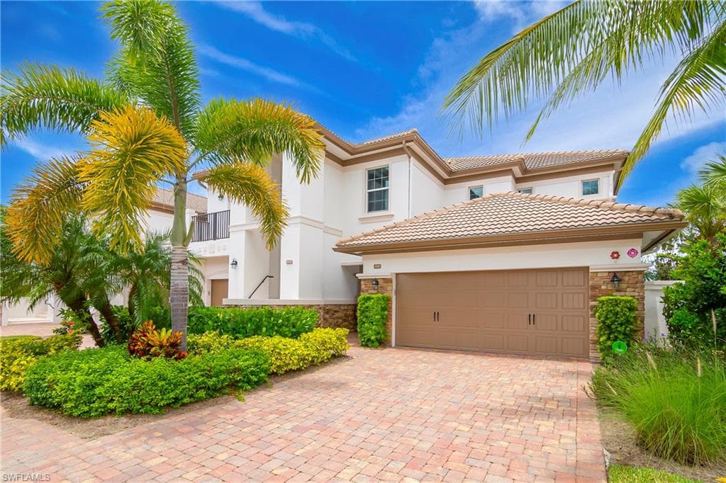 8073 Players Cove DR 102 NAPLES, FL 34113