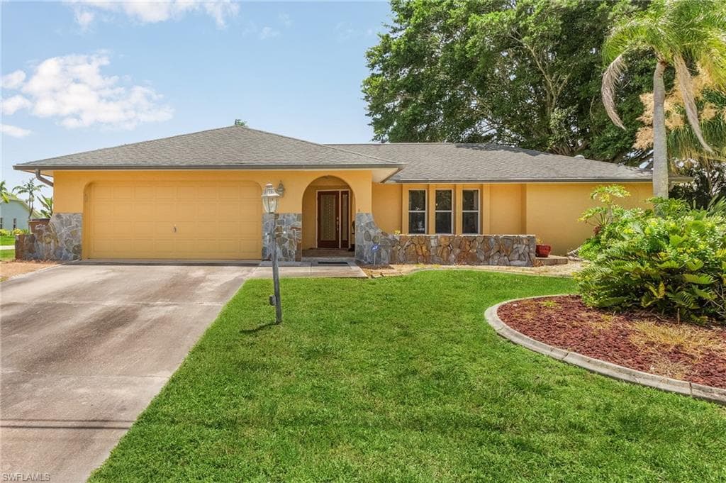 304 SW 43rd LN CAPE CORAL, FL 33914