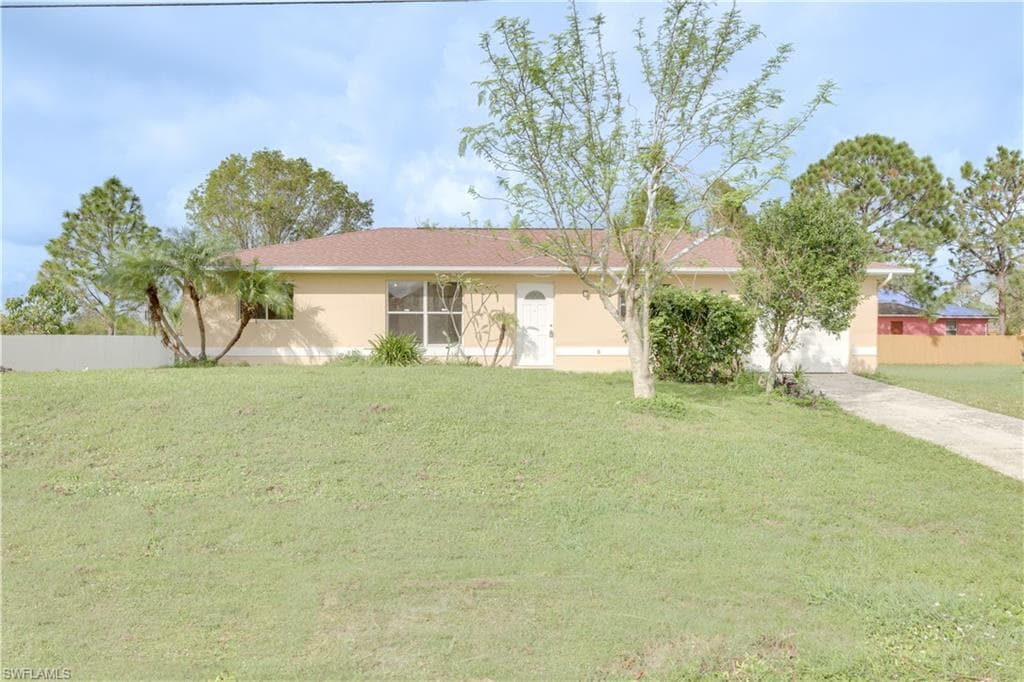 909 Sally AVE N LEHIGH ACRES, FL 33971