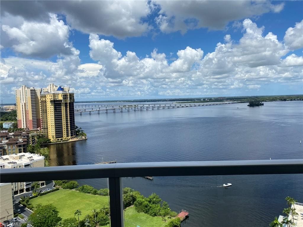 3000 Oasis Grand BLVD 2205 FORT MYERS, FL 33916