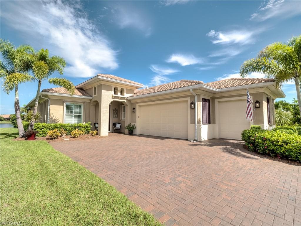 10621 Carena CIR FORT MYERS, FL 33913