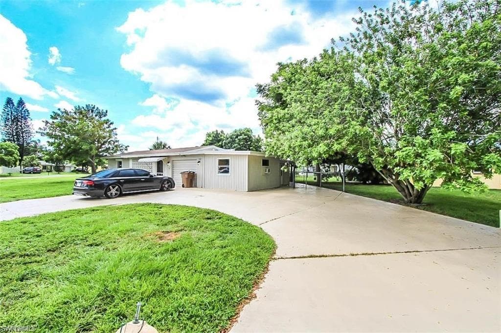 301 Bougainvillea RD W LEHIGH ACRES, FL 33936