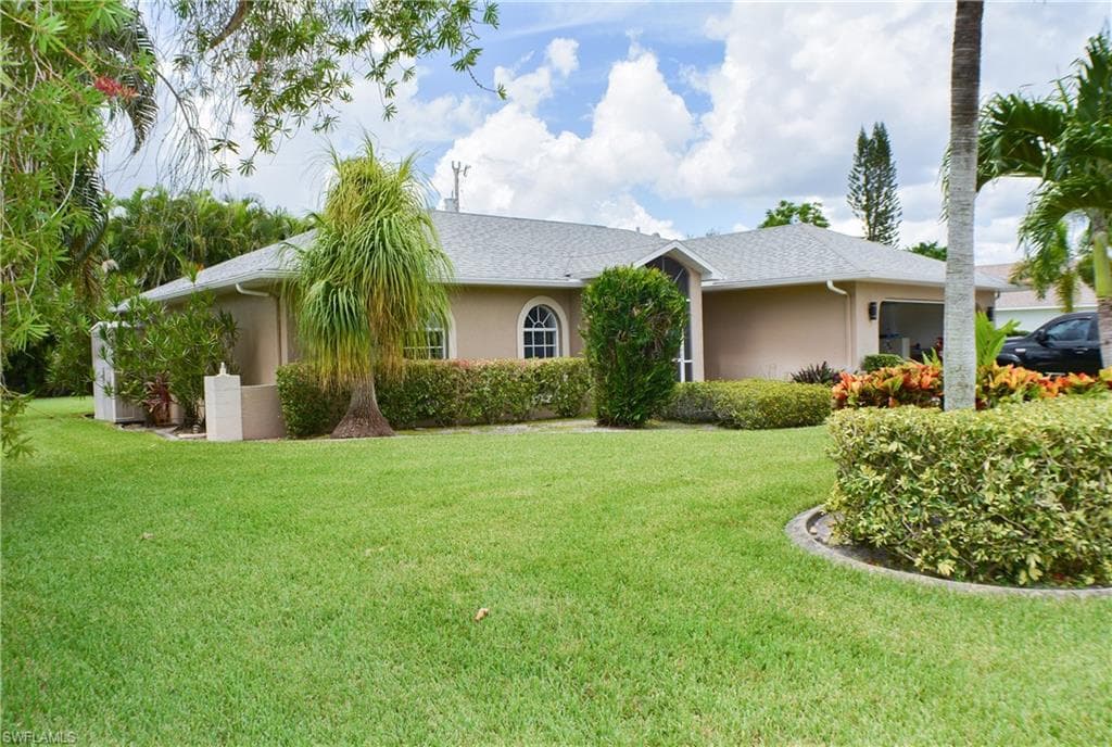 4040 Country Club BLVD CAPE CORAL, FL 33904
