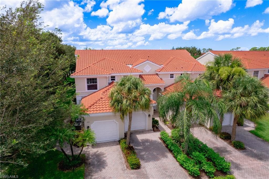 880 Eastham WAY P-201 NAPLES, FL 34104