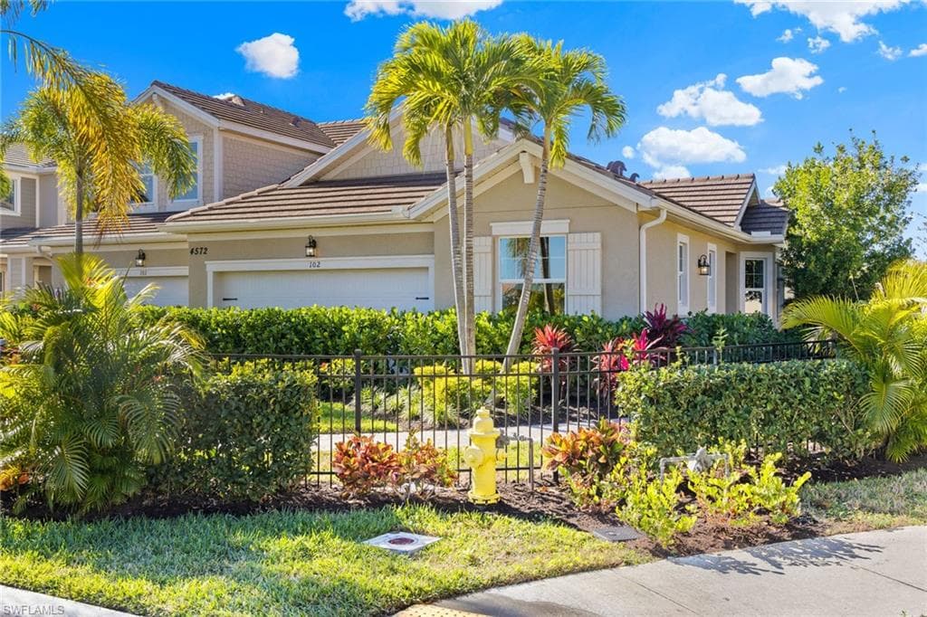 4558 Arboretum CIR Unit 104 Captiva 04/05 NAPLES, FL 34112