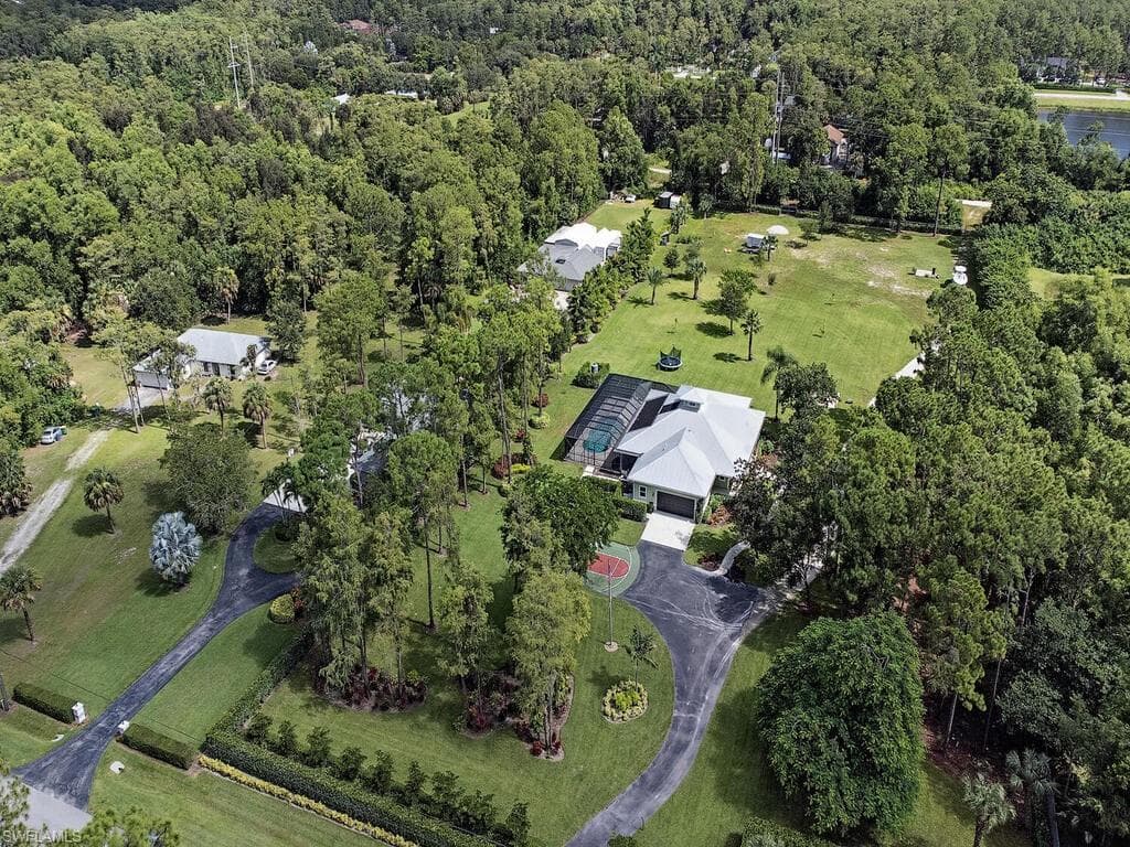 5601 Green BLVD NAPLES, FL 34116