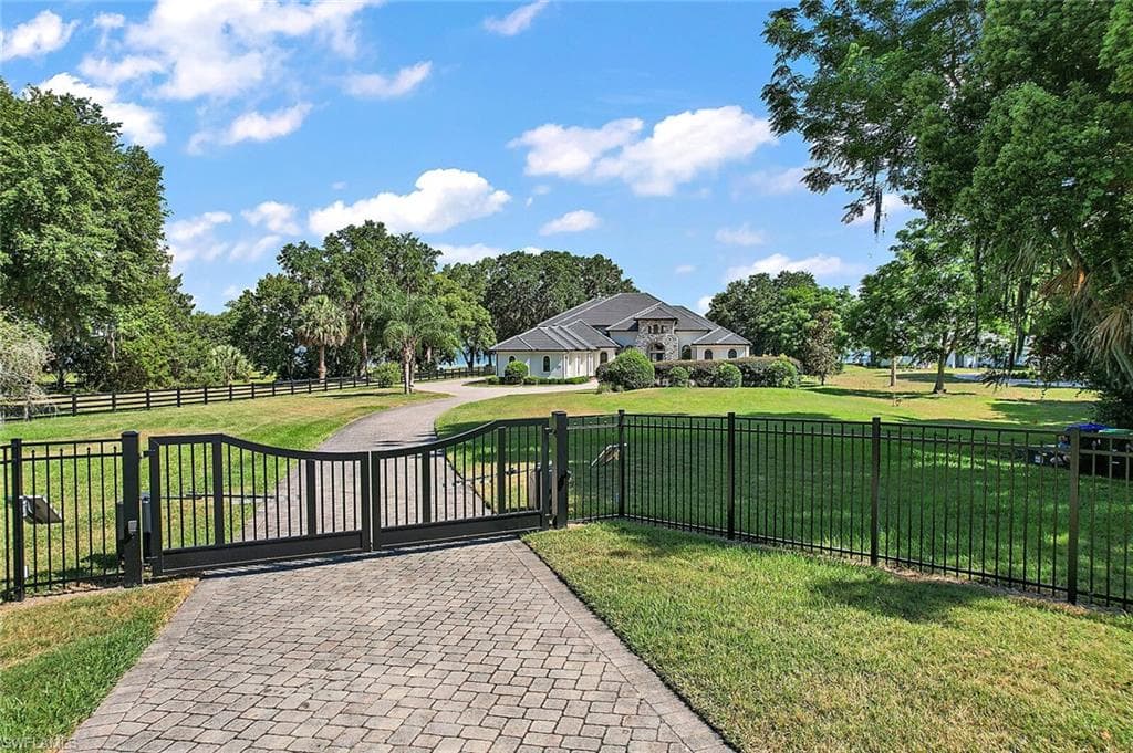 5211 Dora DR MOUNT DORA, FL 32757