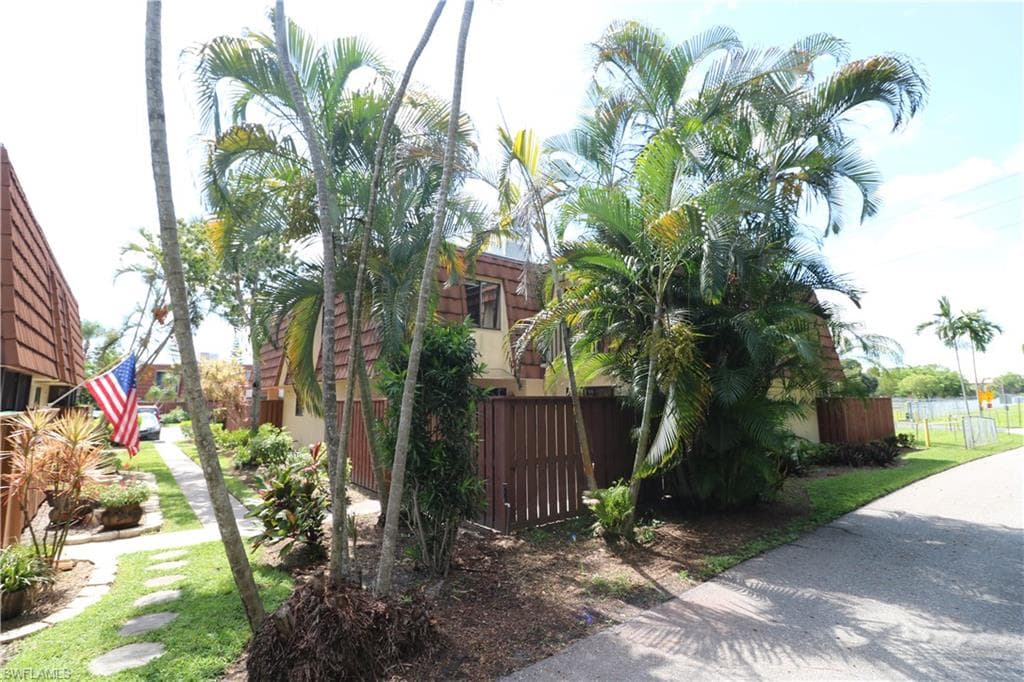 5244 Cedarbend DR 4 FORT MYERS, FL 33919