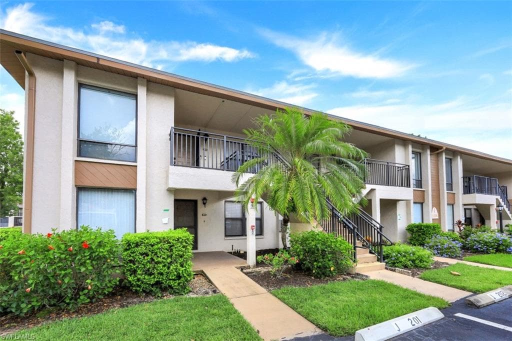 1208 Commonwealth CIR J-202 NAPLES, FL 34116