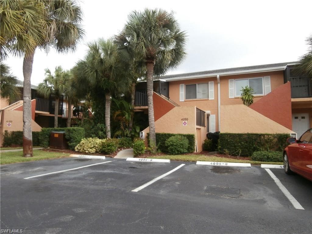 4090 Looking Glass LN 2916 NAPLES, FL 34112