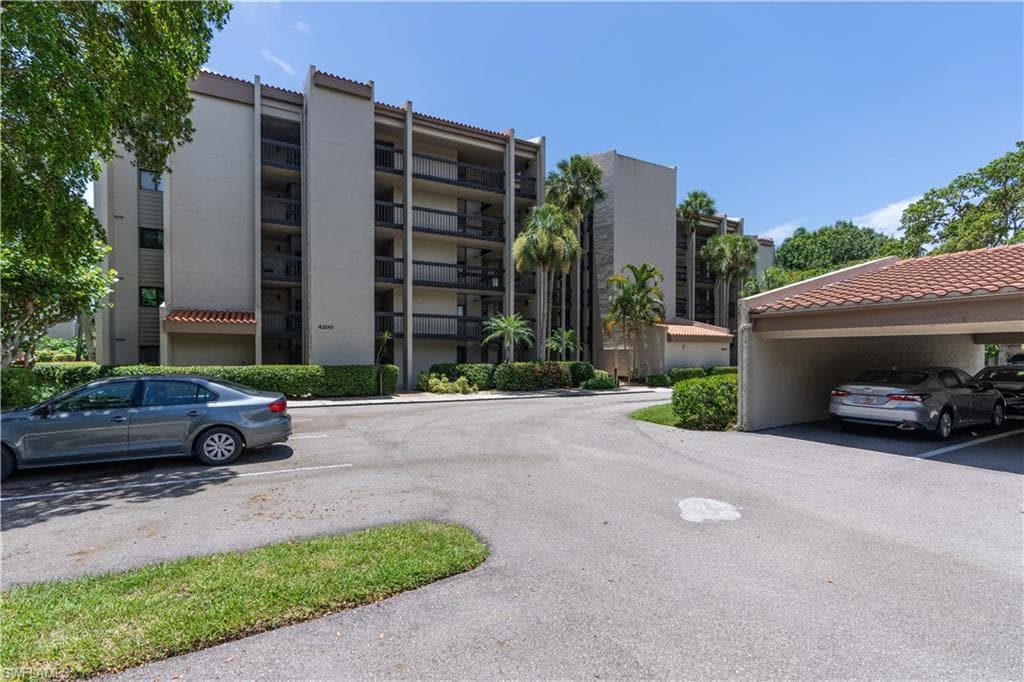 4200 STEAMBOAT BEND 305 FORT MYERS, FL 33919