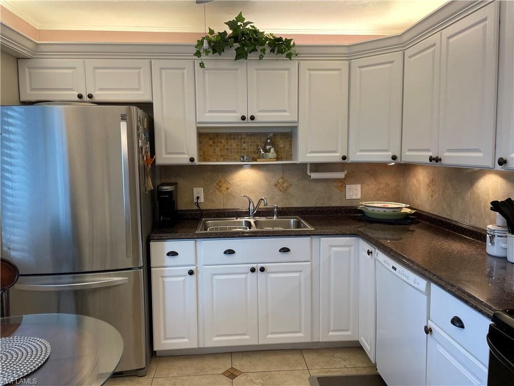 541 Teryl RD 1 NAPLES, FL 34112