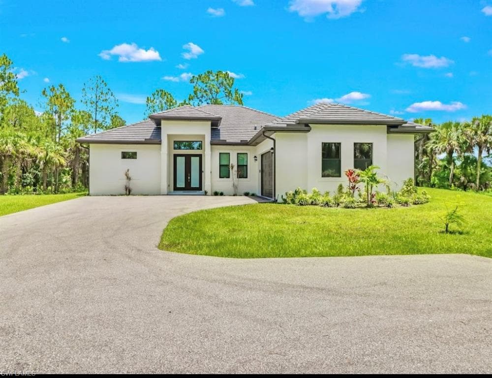 660 Wilson BLVD N NAPLES, FL 34120