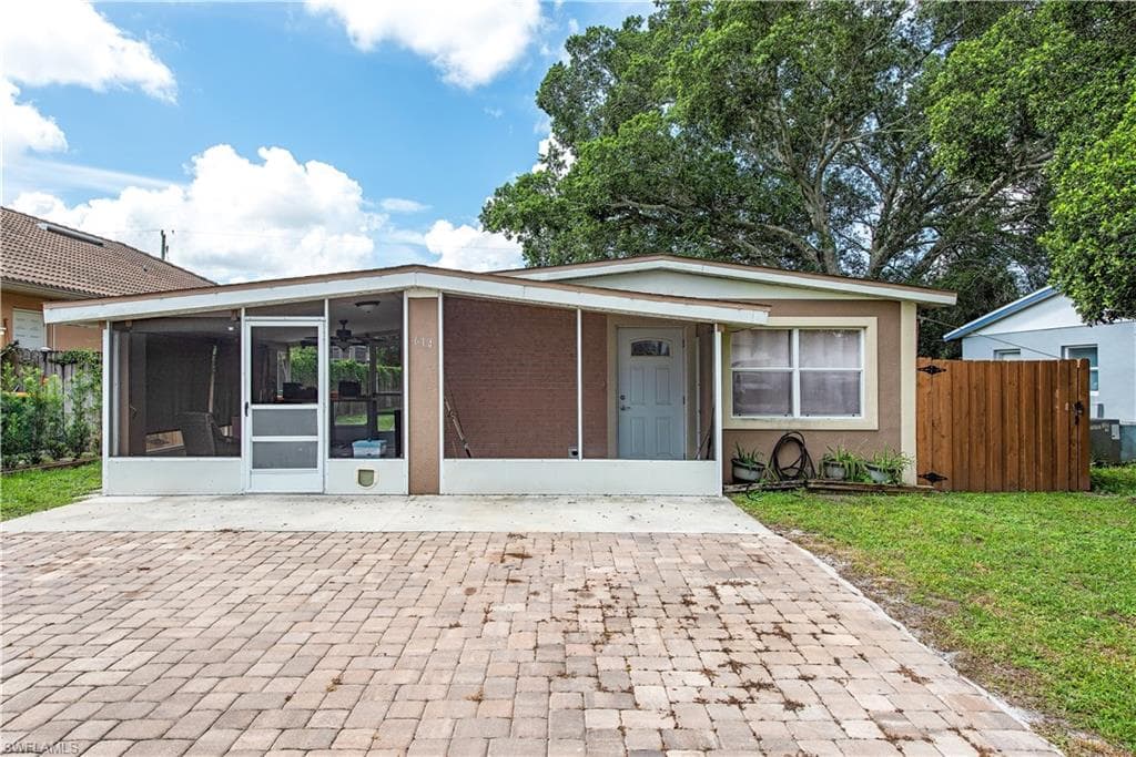 614 105th AVE N NAPLES, FL 34108